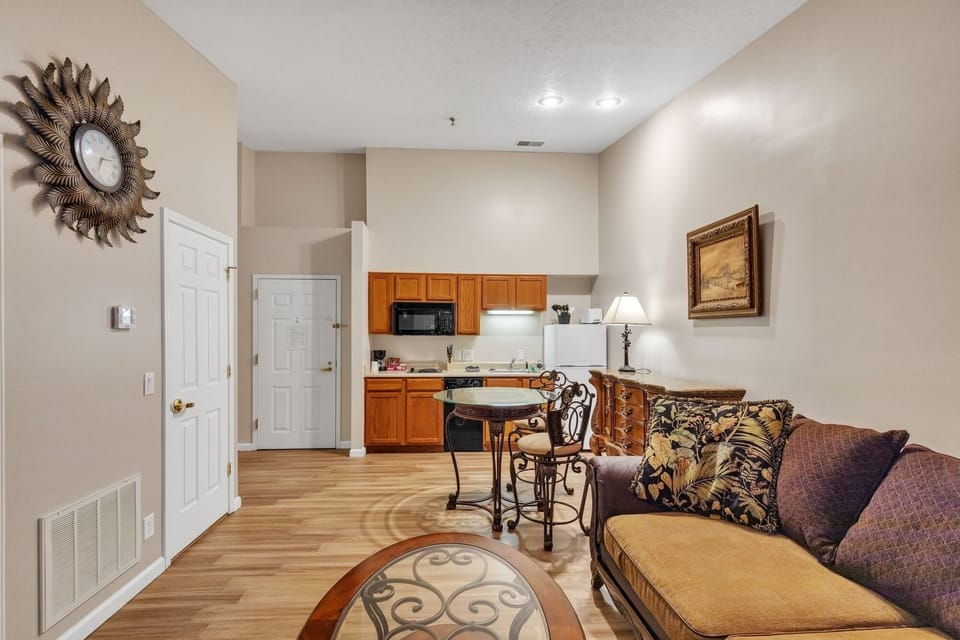 Suite, 1 Bedroom | Living area | Smart TV, streaming services