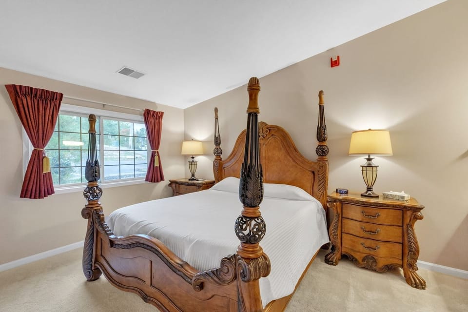 Suite, 1 Bedroom | 1 bedroom, iron/ironing board, free WiFi