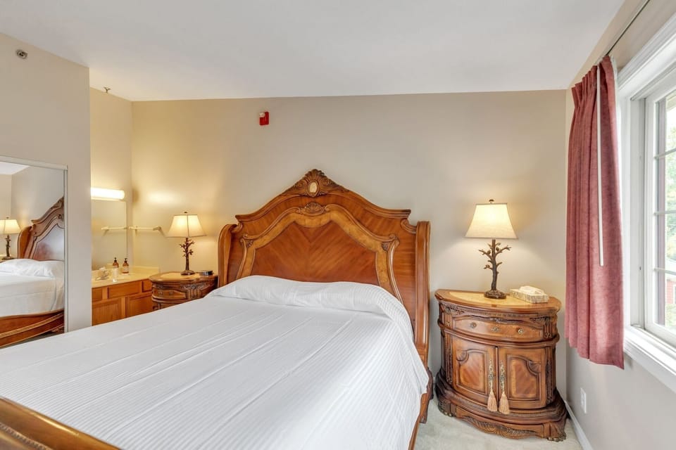 Suite, 1 Bedroom | 1 bedroom, iron/ironing board, free WiFi