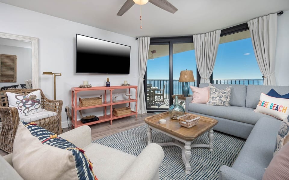 Condo, 2 Bedrooms | Living area