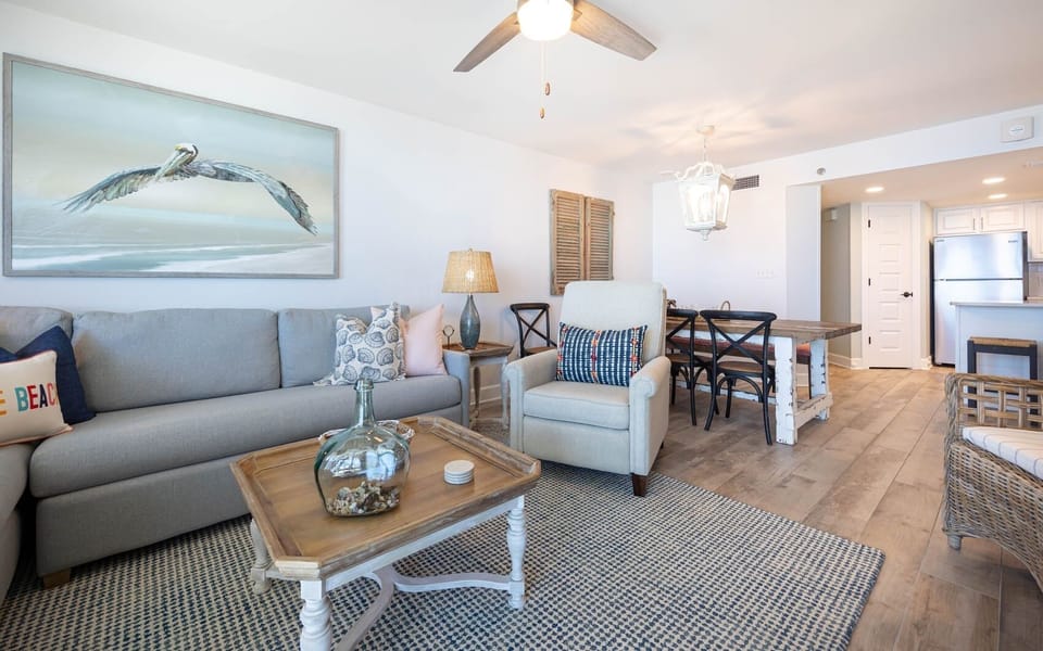 Condo, 2 Bedrooms | Living area