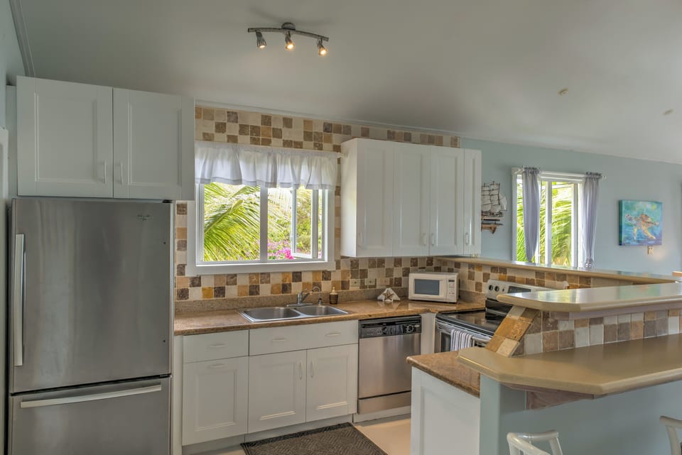 Villa 4 Bedrooms Ocean View with Kitchen | Private kitchen | Full-size fridge, microwave, oven, stovetop