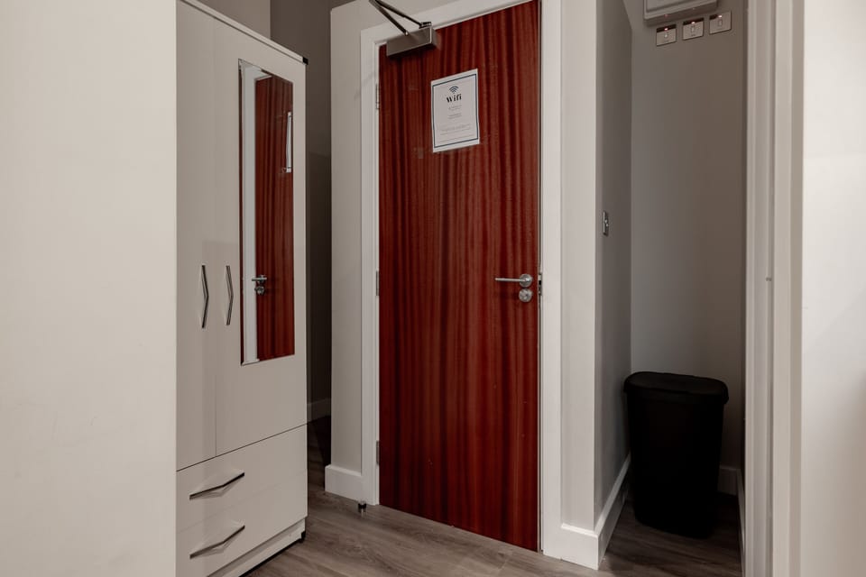 Deluxe Studio, Ensuite, City View | Interior