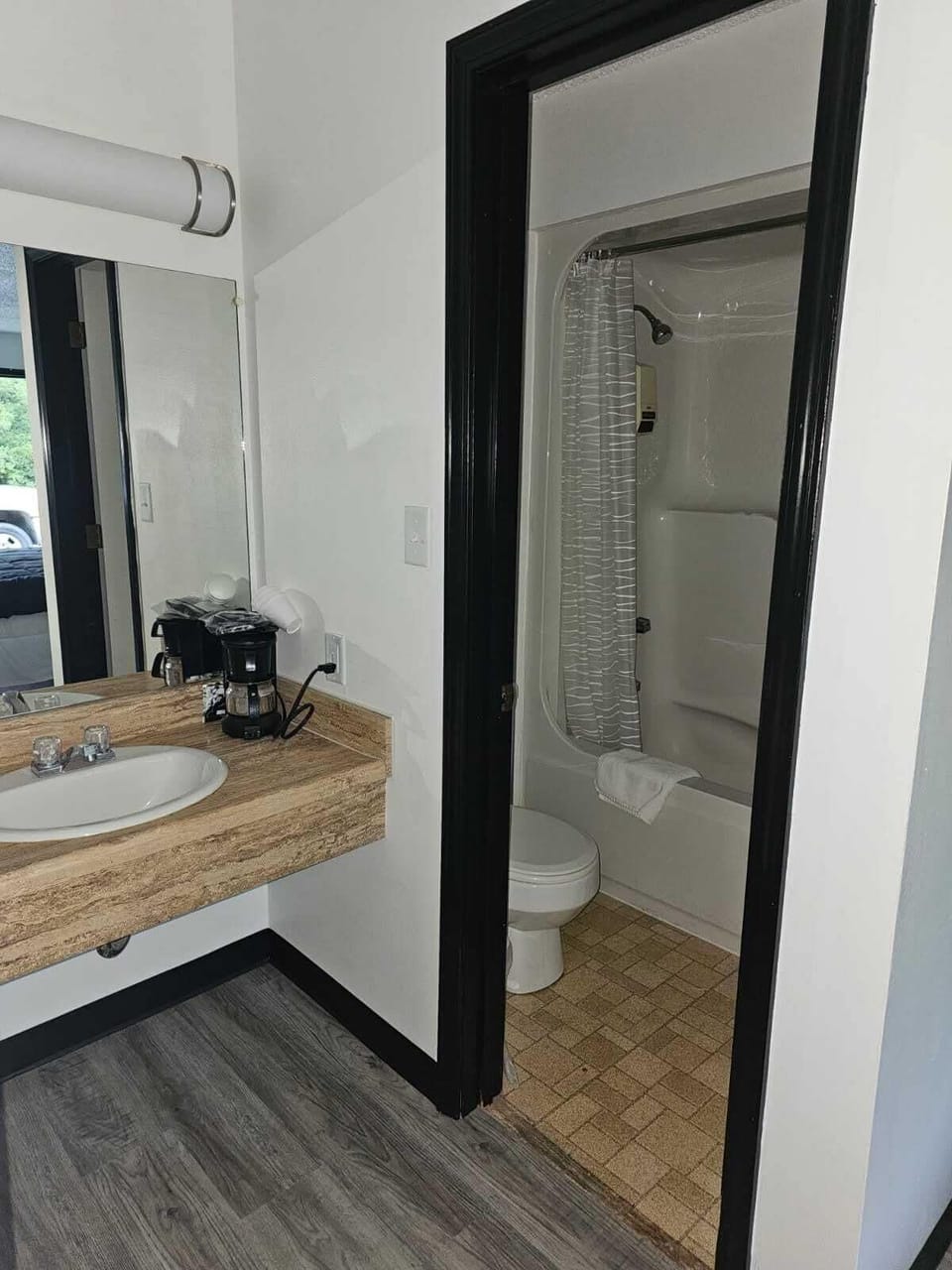 Deluxe Studio Suite | Laptop workspace, free WiFi
