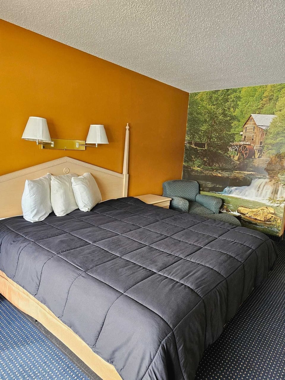 Standard Room | Laptop workspace, free WiFi