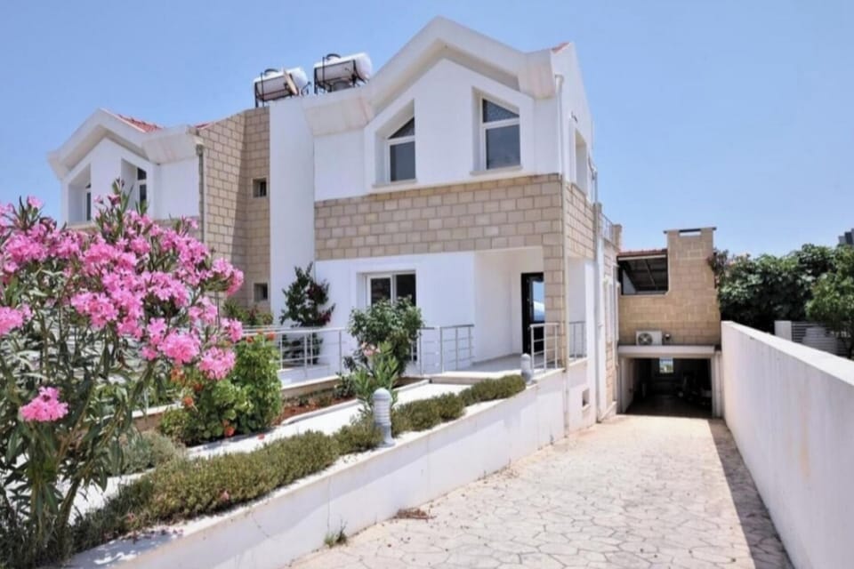 Villa | Exterior
