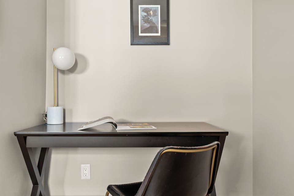 Signature Apartment | Hypo-allergenic bedding, iron/ironing board, free WiFi, bed sheets