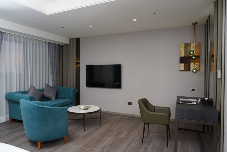 Premium Room | In-room safe, desk, free WiFi, bed sheets