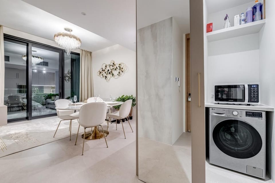 Luxury Apartment, Balcony, Canal View | 1 bedroom, blackout drapes, soundproofing, iron/ironing board