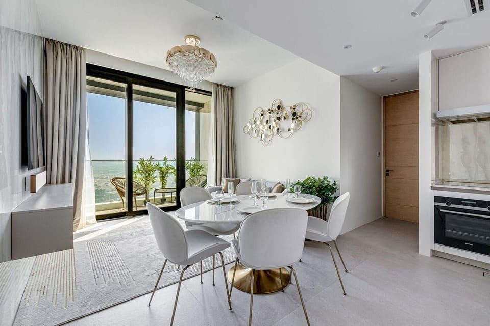 Luxury Apartment, Balcony, Canal View | 1 bedroom, blackout drapes, soundproofing, iron/ironing board