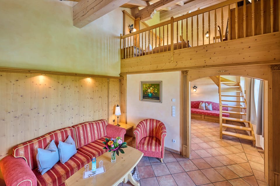 Junior Suite Prinzregent Luitpold | In-room safe, desk, laptop workspace, free WiFi