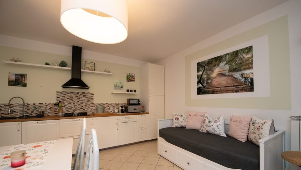 Comfort Condo | Private kitchen | Electric kettle, toaster