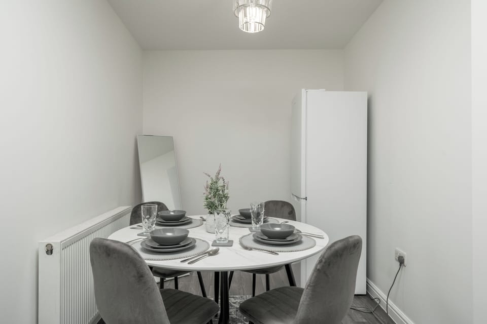 Apartment | Dining