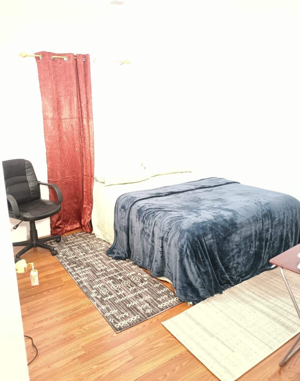 Family Room, 1 Queen Bed, Non Smoking, Shared Bathroom | Individually furnished, iron/ironing board, free WiFi