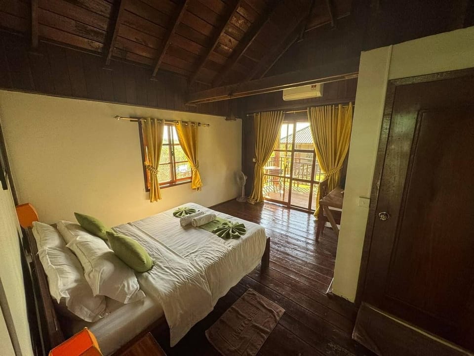 Deluxe Double Room, Balcony, Garden View | Desk, bed sheets