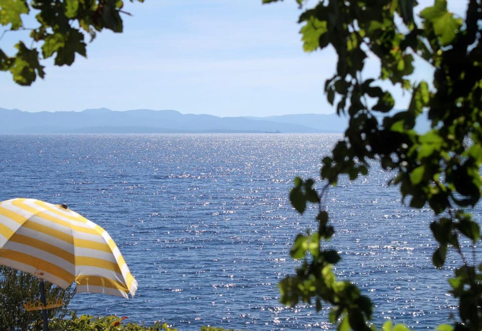 House (Four Bedroom Holiday Home) | Beach