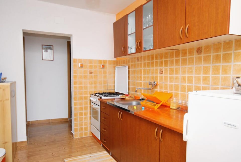 House (Four Bedroom Holiday Home) | Private kitchen | Fridge