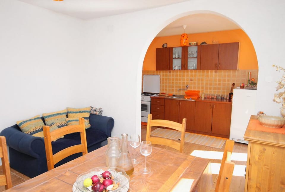House (Four Bedroom Holiday Home) | Living room | 32-inch flat-screen TV with cable channels
