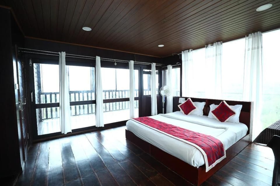Deluxe Double Room, Balcony | Free WiFi