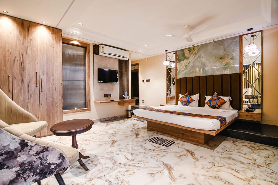Premium Room | Egyptian cotton sheets, premium bedding, in-room safe, soundproofing