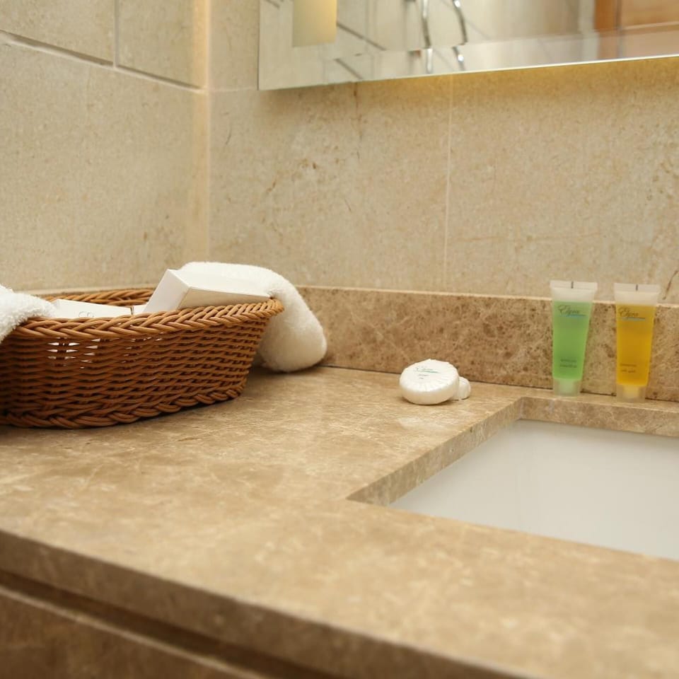 Free toiletries, bathrobes, bidet