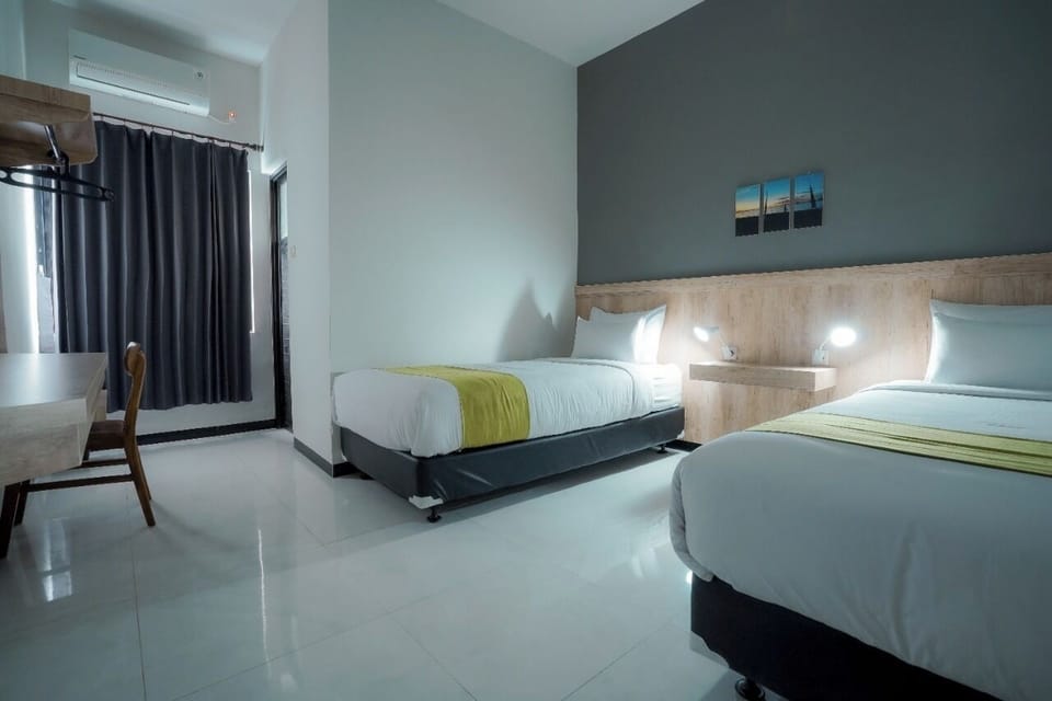 Deluxe Twin Room | Desk, laptop workspace, WiFi (free)