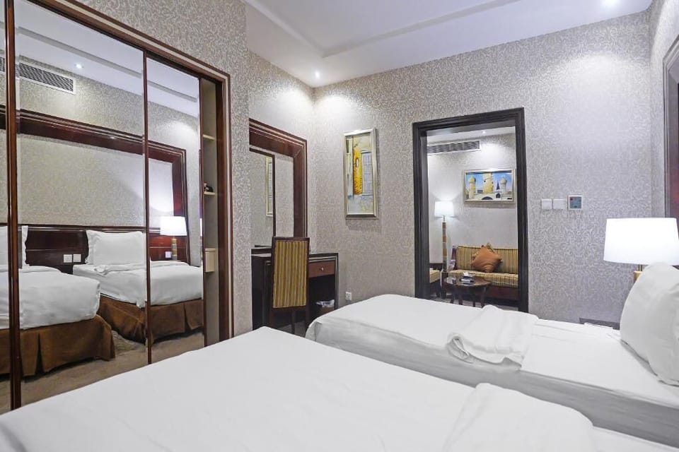Hypo-allergenic bedding, minibar, iron/ironing board, free WiFi