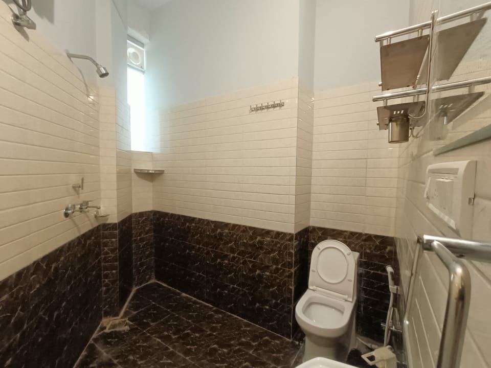 Basic Suite | Bathroom