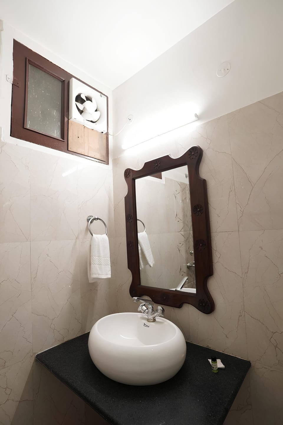 Deluxe Double Room | Bathroom | Shower, bidet, towels, soap