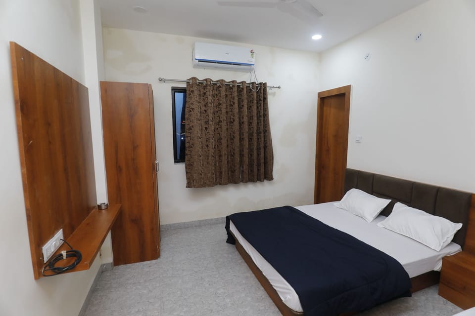 Standard Triple Room, City View | Iron/ironing board (on request), WiFi (free)