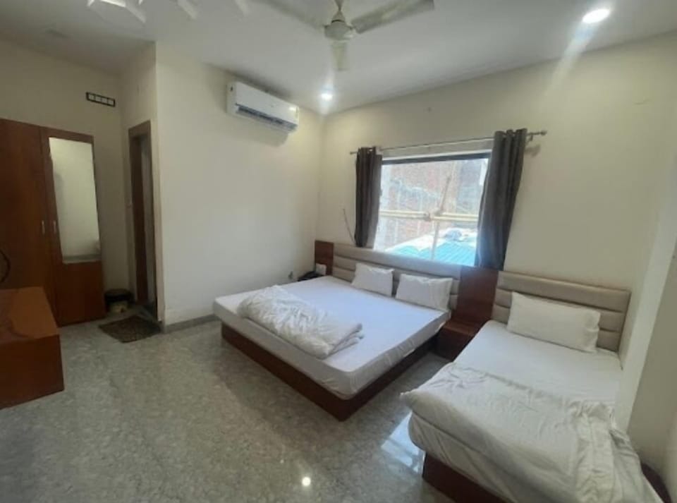 Iron/ironing board (on request), WiFi (free)