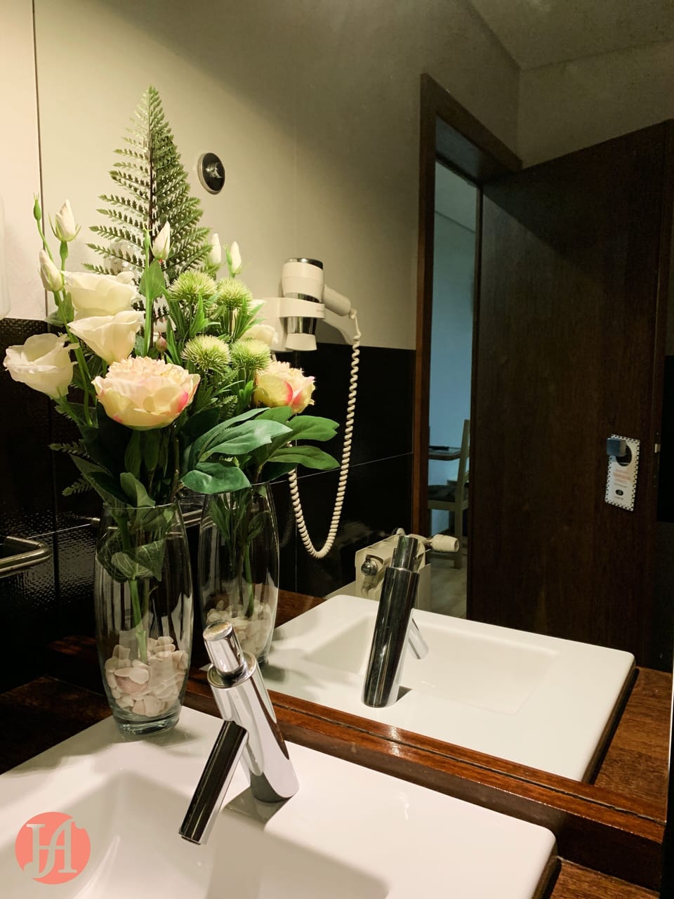 Bathroom sink