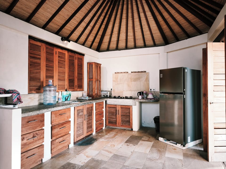 Classic Villa, 4 Bedrooms, Ocean View | Private kitchen | Full-size fridge, microwave, oven, stovetop