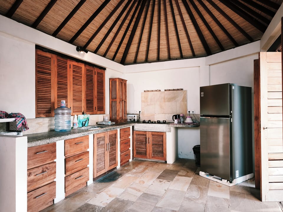 Classic Villa, 4 Bedrooms, Ocean View | Private kitchen | Full-size fridge, microwave, oven, stovetop