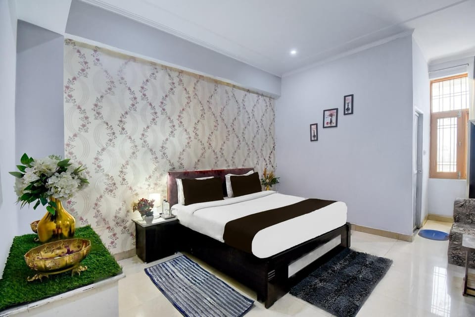 Classic Double Room, Garden View | Desk, laptop workspace, free WiFi