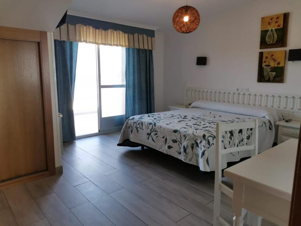 Desk, cribs/infant beds, rollaway beds, free WiFi