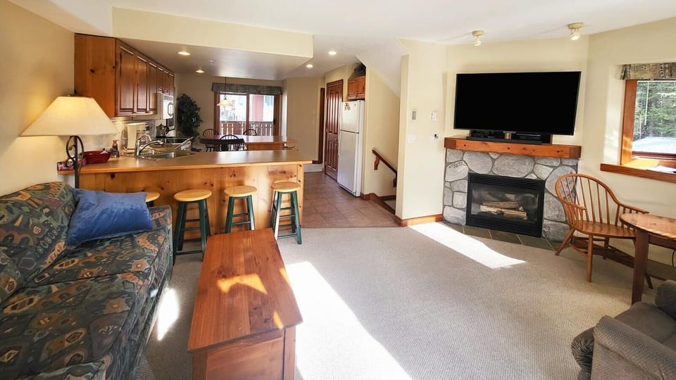Townhome, 4 Bedrooms | Living area