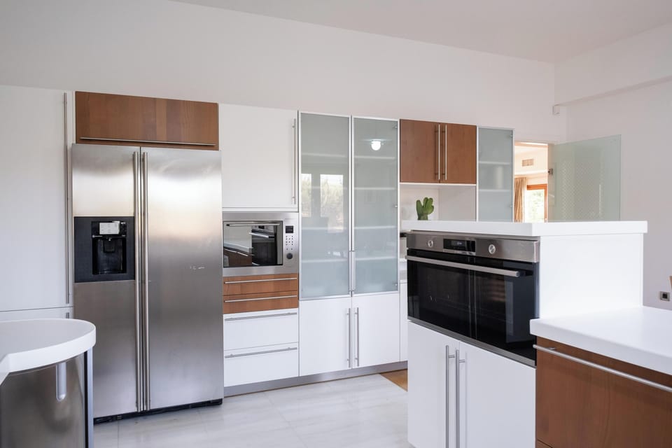 Signature Villa, Mountain View | Private kitchen | Full-size fridge, microwave, oven, stovetop