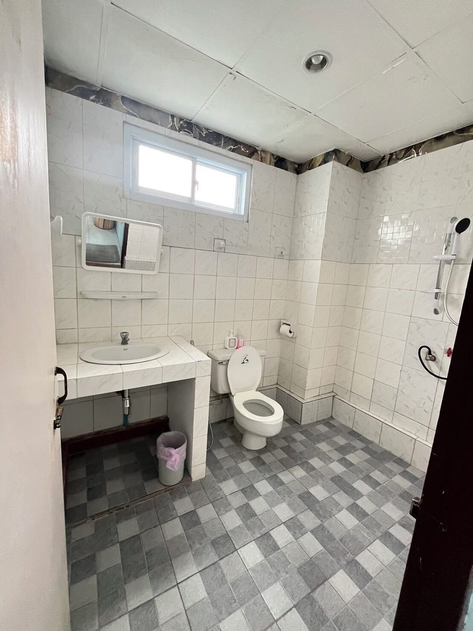 Basic Single Room | Bathroom
