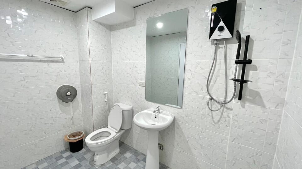 Double Room, City View | Bathroom