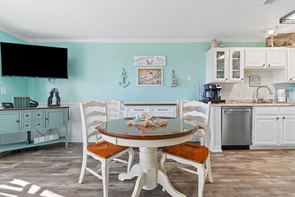 Condo, 1 King Bed with Sofa bed (Grand Caribbean West 215) | Dining