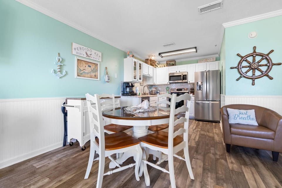 Condo, 1 King Bed with Sofa bed (Grand Caribbean West 215) | Private kitchen | Paper towels