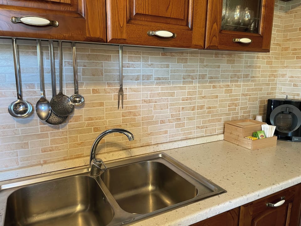 House | Private kitchen | Fridge, microwave, oven, stovetop