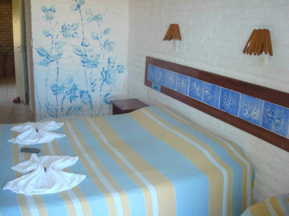 Minibar, WiFi (free), bed sheets