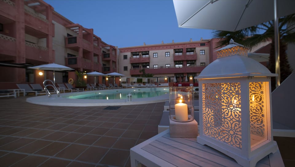 Outdoor pool, pool umbrellas, sun loungers