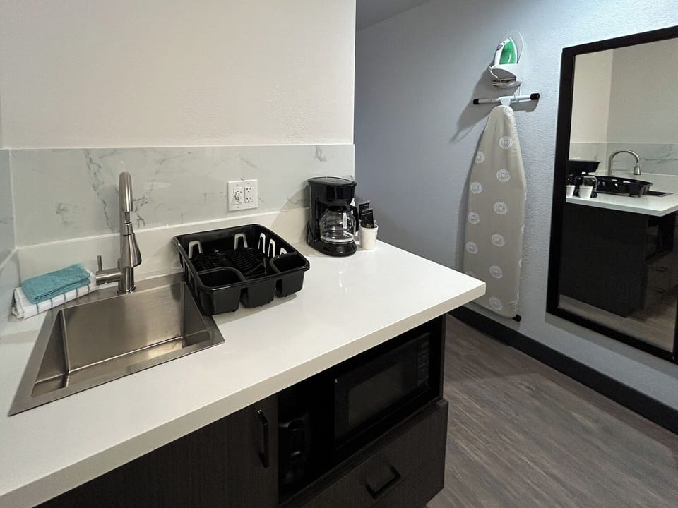 Fridge, microwave, stovetop, coffee/tea maker