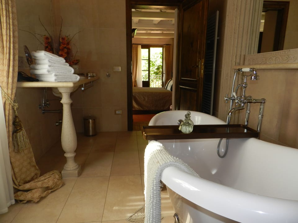 Luxury Double Room, Mountain View | Bathroom | Designer toiletries, hair dryer, bathrobes, slippers