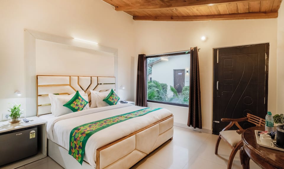 Superior Room, Courtyard View | Individually furnished, desk, blackout drapes, iron/ironing board