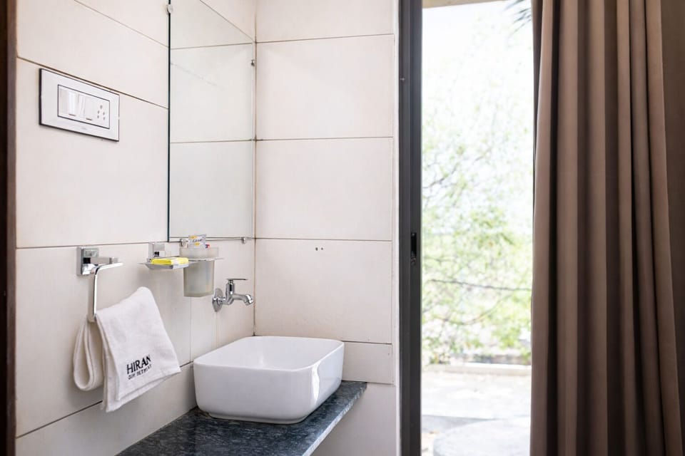 Junior Suite | Bathroom | Shower, rainfall showerhead, free toiletries, bidet