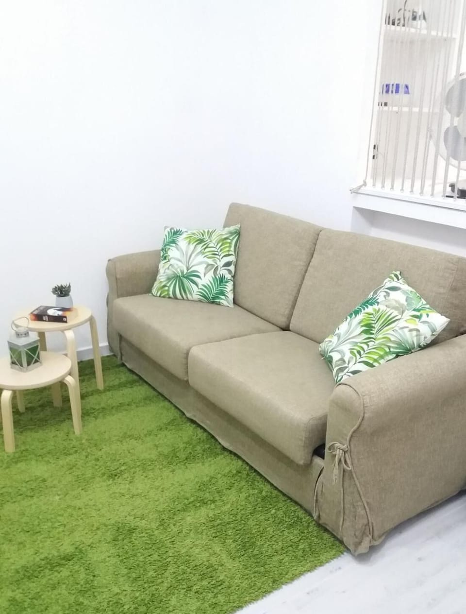 House, 1 Bedroom, Smoking, City View | Living area | Books